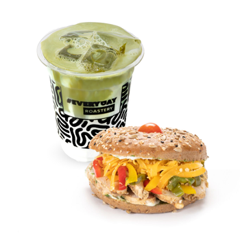 بيقل الدجاج المشوي مع البيستو + ايس ماتشا