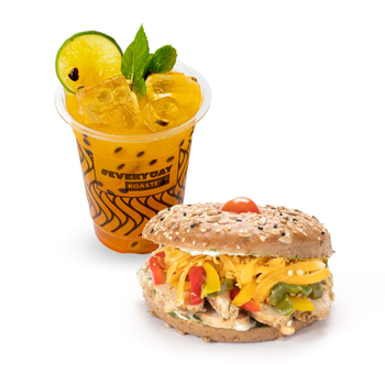 بيقل الدجاج المشوي مع البيستو + موهيتو باشن فروت 