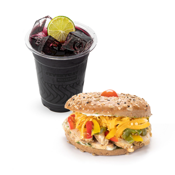 بيقل الدجاج المشوي مع البيستو + ايس تي بيري بنش 