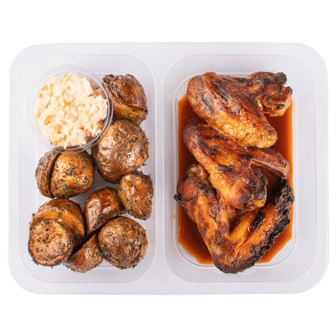 Cibule Bistro BBQ Chicken Wings with Baked Grenailles and Coleslaw Salad by Filip Sajler | 400 g