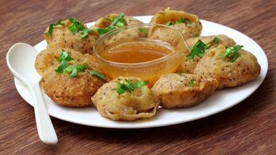 Rojonigondha Chotpoti & Fuchka