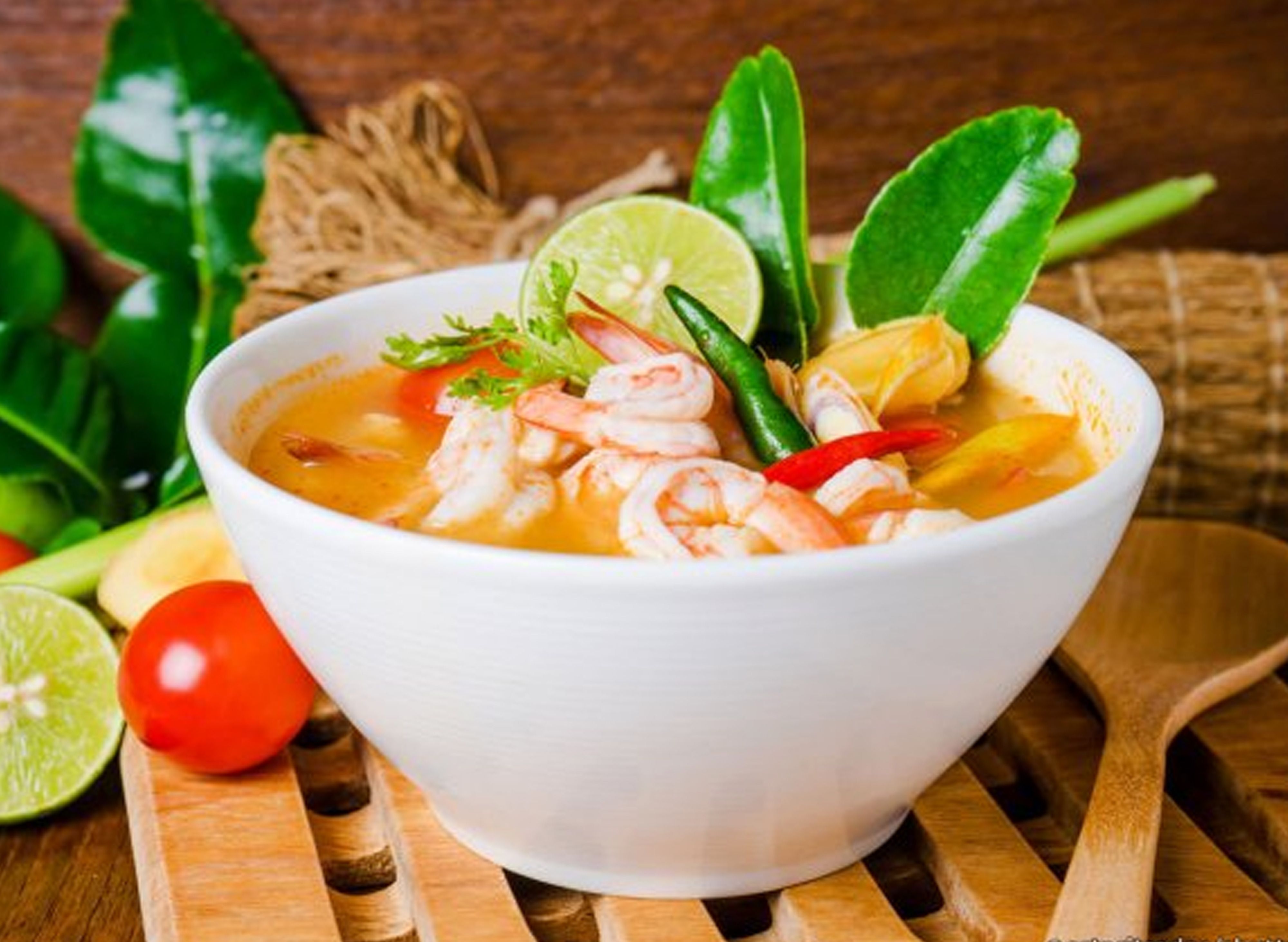 Суп king thai том ям. Tom Yum Goong. Тайский суп том ям. Tom Yum суп. Том ям в Тайланде.