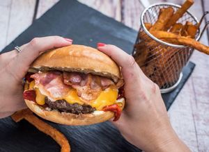 Beer and Burger I Akácfa