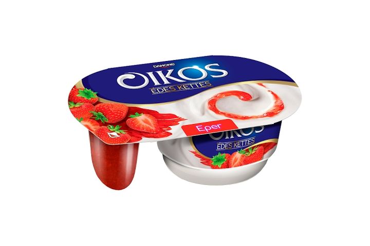 Danone Oikos Édes Kettes Live Cultured Sweetened Yogurt with Strawberry Sauce 118 g