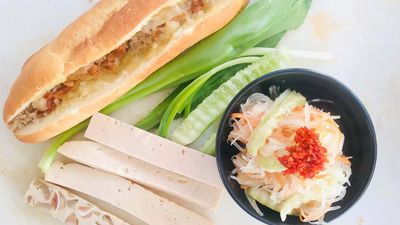 តាំង សុខ នំបុ័ងឆ្ងាញ់ (កំពង់ធំ)