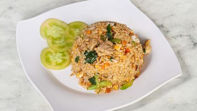 ចែពេជ្រ លក់បបរគ្រឿង នឹងបាយកម្មង់ (កំពង់ធំ)
