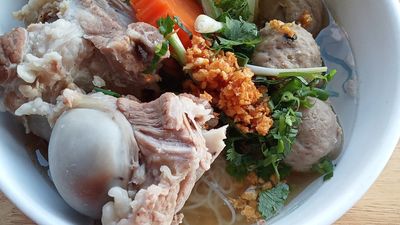 អាហារដ្ធាន វីរះ ហេងហេង (តាខ្មៅ)