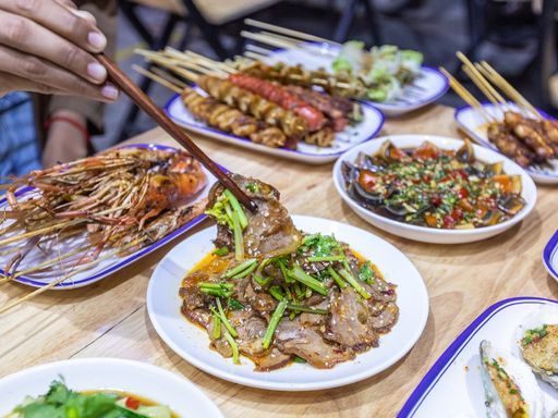 Gigporno.ru saytida hammom va saunada biseksuallar aks ettirilgan