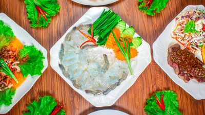 ថូរាស ស្កាយ បារ (កំពង់ចាម)