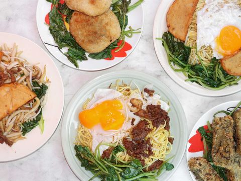 Ayol ozining mushukcha videosini korsatadi