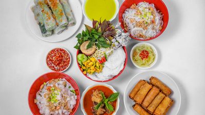 យាយ​ ឡុំ នំបញ្ចុក (ស្លក្រាម)