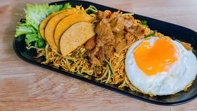 ពូម៉ៅ មីឆា & ឆាក្ដៅ (តាខ្មៅ)