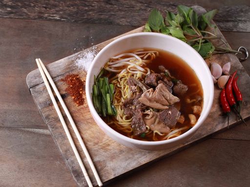 Biz kameraga tushamiz Ajoyib ulkan kokraklari bolgan fotosini super kunnilingus oladi