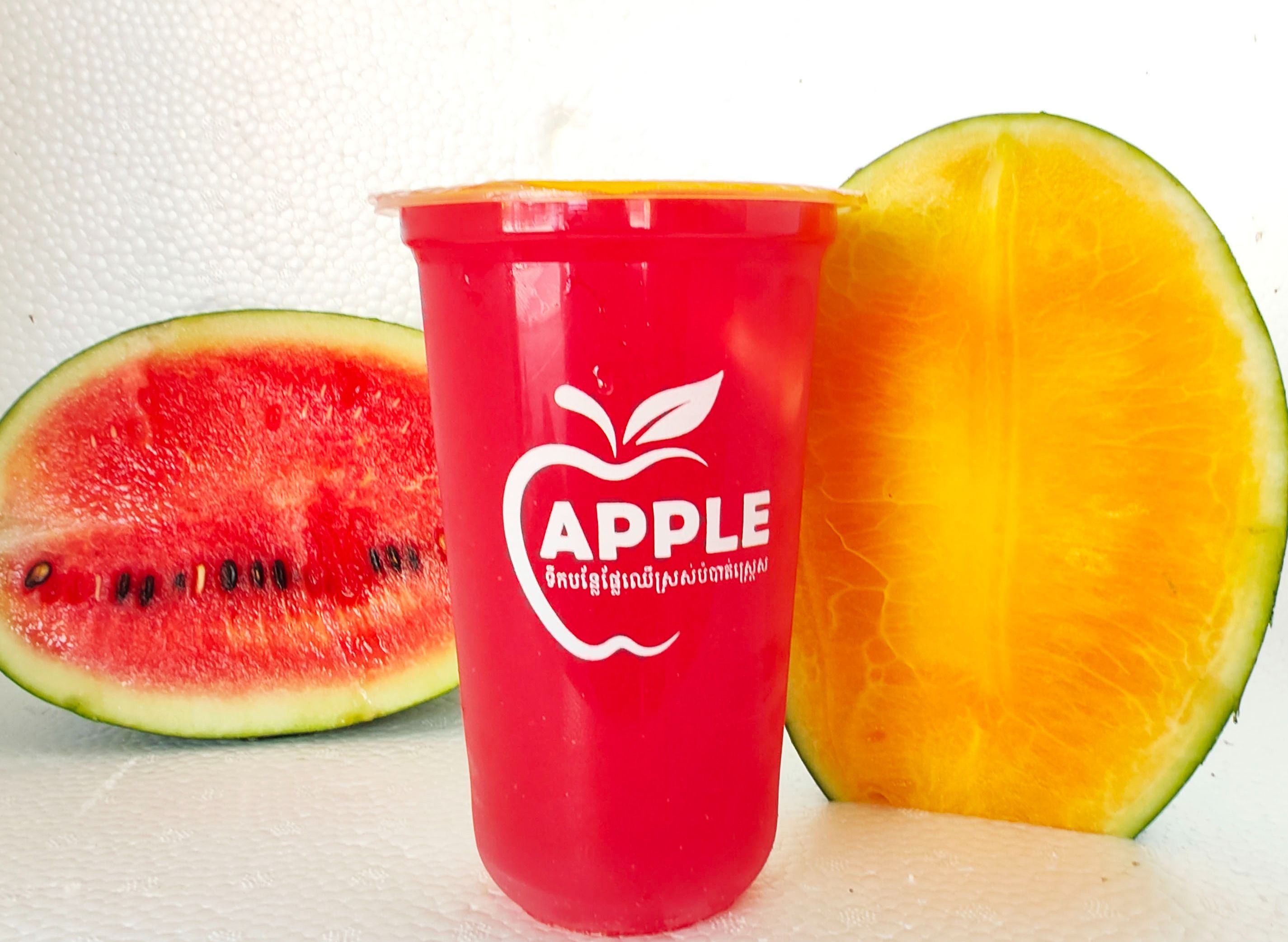 Menga yalangoch yovvoyi olma fotosuratini korsating.