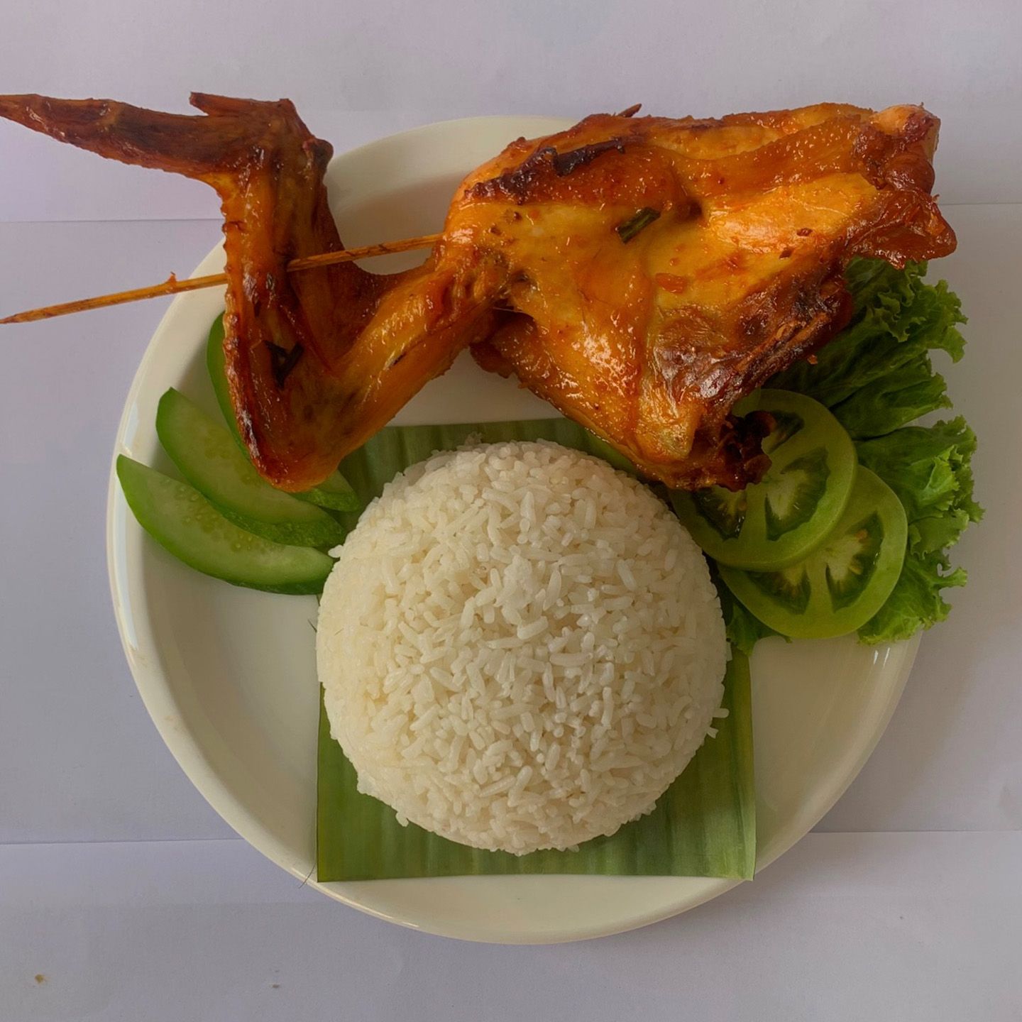 Semiz ayolning eshagini yalash