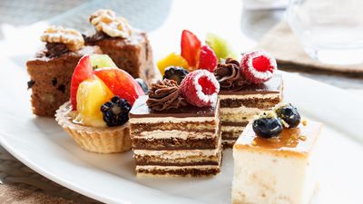 Nora Cake (ໂພນຕ້ອງ)