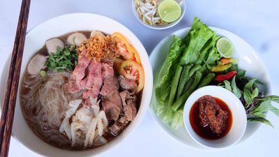 ເອື້ອຍອະ ເຝີແຊບ (ສາລາວັນ)
