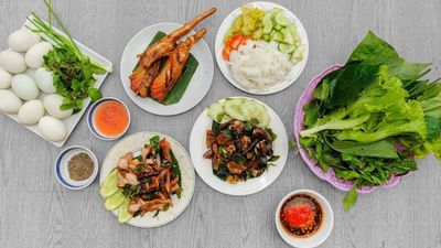 ຮ້ານ ພັນໜ້າໝູ ແລະ ເຄື່ອງທະເລສົດເດີ່ນທາດຫລວງ