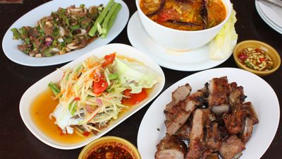 ຕຳຂາໃຫ່ຍເຝີ ແລະ ເຂົ້າປຽກ