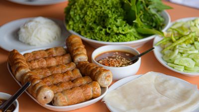 ນົກນ້ອຍເເໜມເນືອງ ແລະ ອາຫານຕາມສັ່ງ
