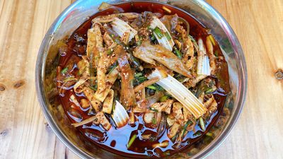 ຮ້ານອົ້ນຕຳແຊບ ແລະ ຍຳຈີນ