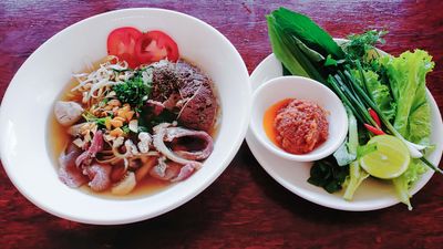 ຮ້ານ ເຝີ ທ້າວແດງ (ນາຕໍນ້ອຍ)