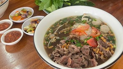 ຮ້ານ ເຝີແຊບ ສອງເອື້ອຍນ້ອງ