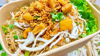ເຂົ້າໄກ່ກອບອຸ້ຍຫຼ້າວຊື ໜ້າໂຮງຮຽນຈີນ