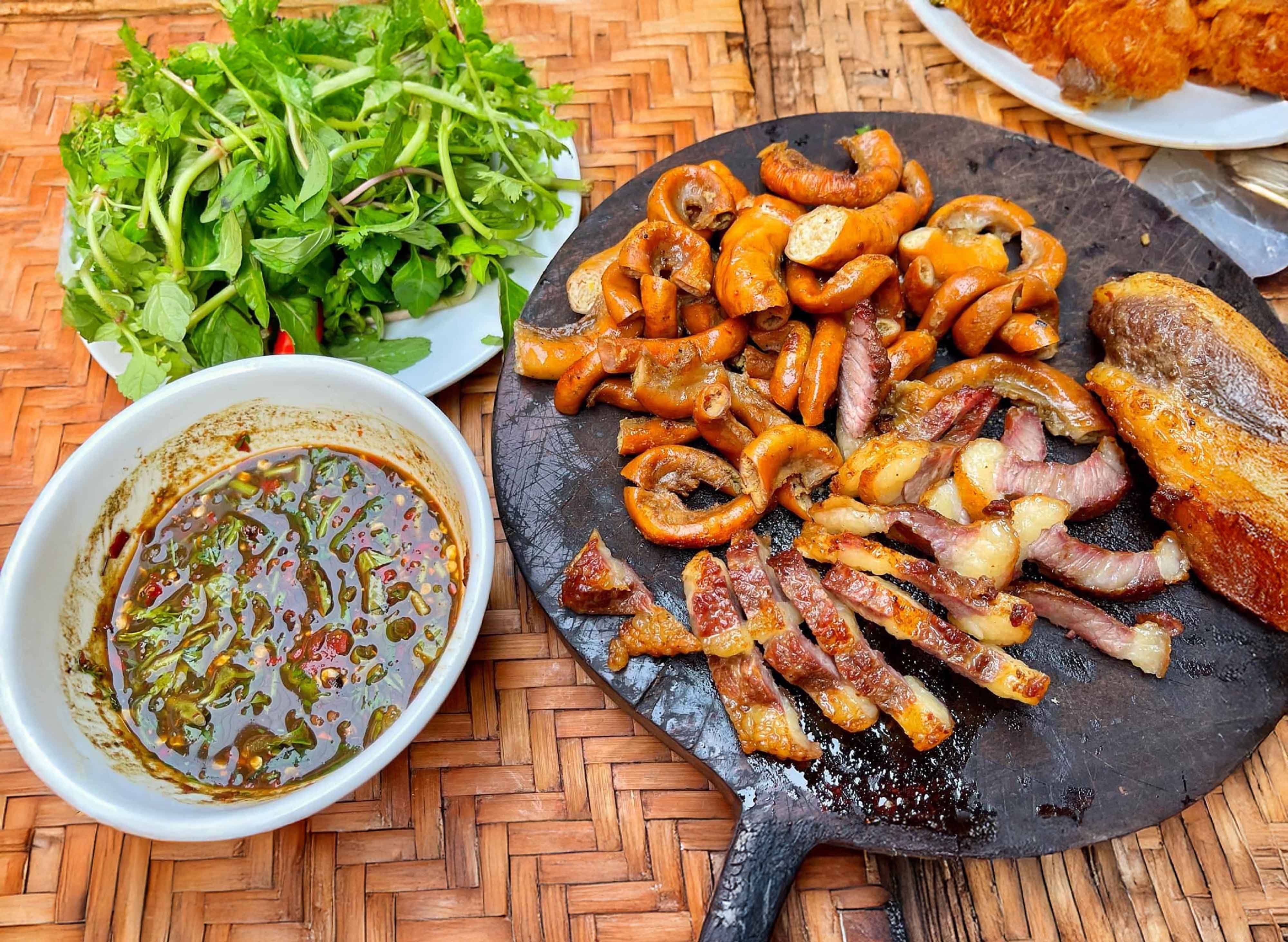 Kob Noy Larb Luay and Pho Zap vendor logo