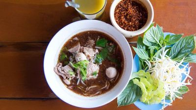 J Vone Pho Huea Nam Khoun
