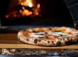 Nino Pizzeria Holzofen