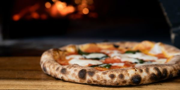 Nino Pizzeria Holzofen