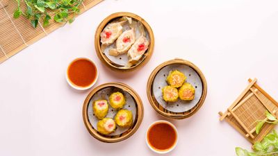 ထူးရှယ် ဒင်းဆမ်းနှင့်စားဖွယ်စုံ