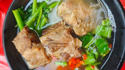 Chefချစ်ကြီး ချဉ်စပ်ခေါက်ဆွဲဆိုင်