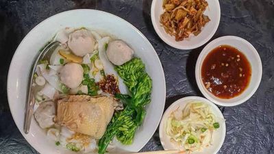 ဒေါ်ရွှေ ကြက်ပေါင်းဆိုင် (၇၉ လမ်း)
