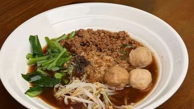 B-Dom (ကွေ့တီယို နှင့် အထောင်း)