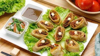 ရွှေလာဘ်စံ ကဖေးနှင့် စားဖွယ်စုံ (ပြင်ဦးလွင်)