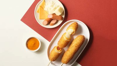 လှည်းစိမ်းလေး Corn Dog (ချမ်းအေးသာစံ)