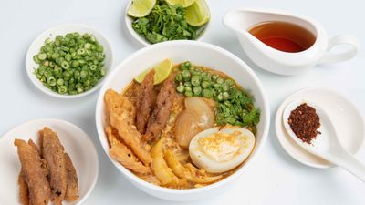 မေတ္တာမိုး လက်ဖက်ရည်နှင့်စားဖွယ်စုံ