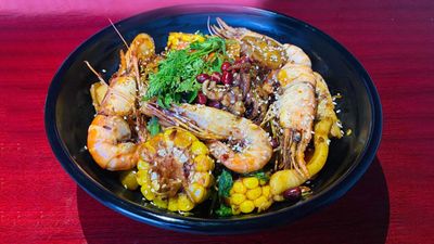 ရှမ်းမလေး ဖက်ထုပ်နှင့်စားဖွယ်စုံ (ချမ်းအေးသာစံ)