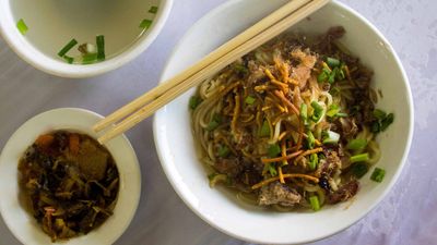 နန်းဆွေ ရှမ်းခေါက်ဆွဲ နှင့် ရှမ်း‌စားဖွယ်စုံ