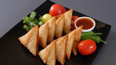 ရွှေလားရှိုး ရှမ်းရိုးရာစားသောက်ဆိုင် (ပုသိမ်)
