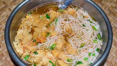 မင်းရဲကျော်စွာလမ်းထိပ် မုန့်တီ