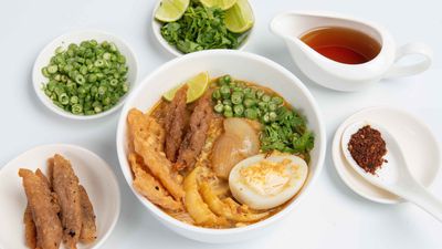 မယ်အိ မုန့်ဟင်းခါးနှင့်စားဖွယ်စုံ
