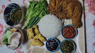 Angah Ayam Penyet & Bakso