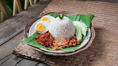 Nasi Lemak Cik Pah (Kampung Seri Jaya)