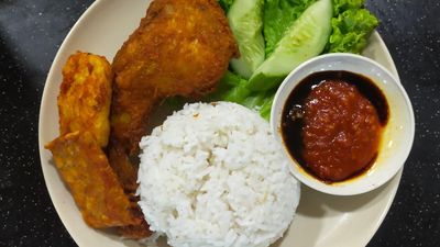 Marvelous Ayam Goreng Kunyit (Menara PT80)