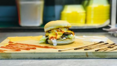Muazss Burger -Taman Pelangi (jalan kuning 1)