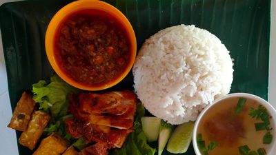 NURUL TOMYAM SEAFOOD