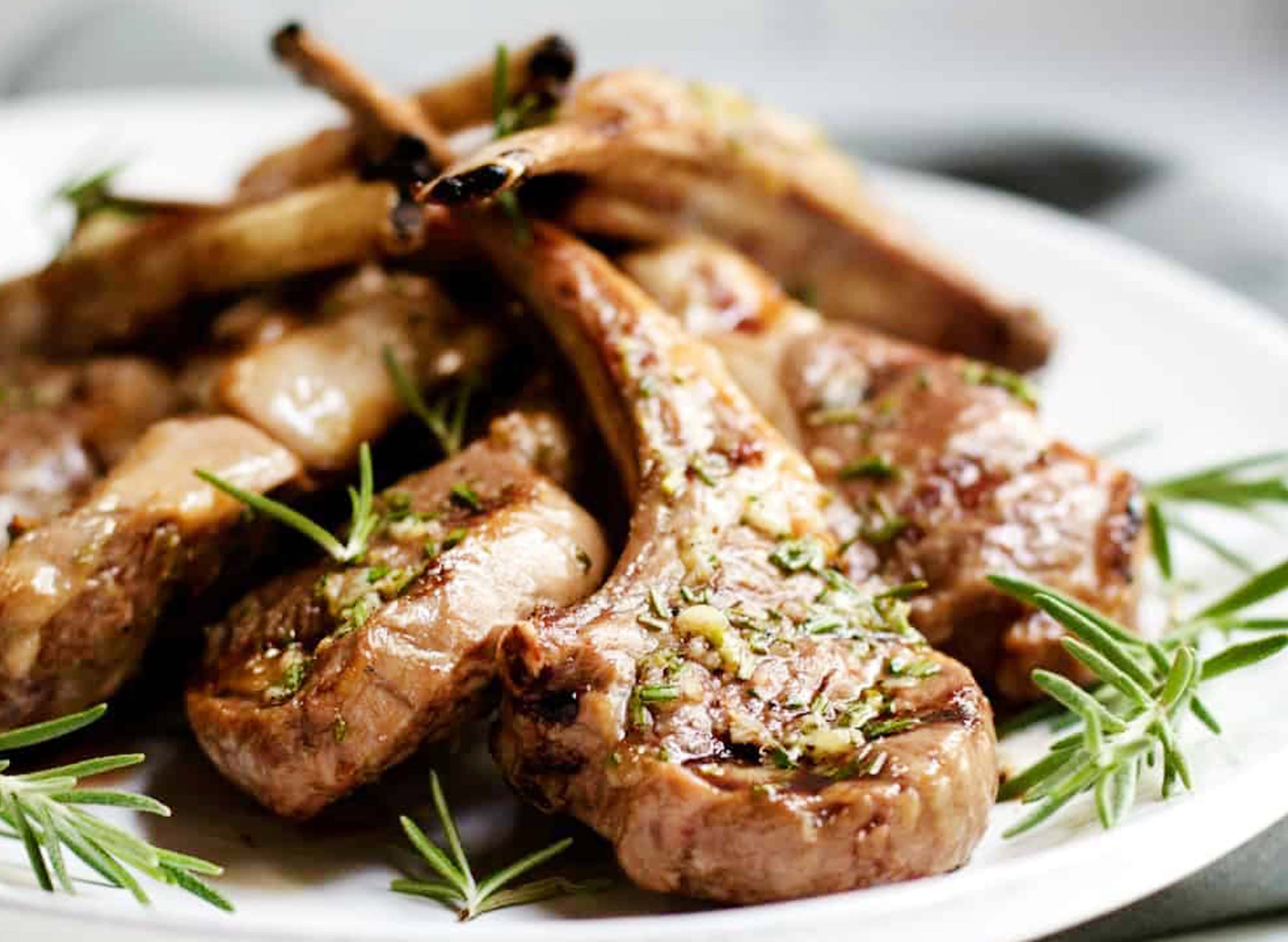 Lamb chops. Бараньи ребрышки на гриле. Жареная баранина. Жареные бараньи ребрышки. Бараньи ребрышки в духовке.